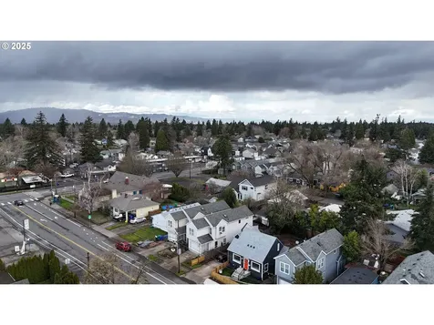 5247 SE Flavel Street Portland OR 97206