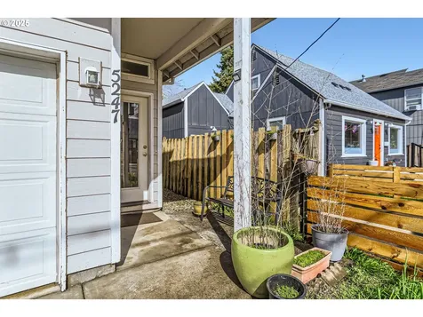 5247 SE Flavel Street Portland OR 97206