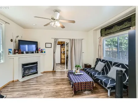5247 SE Flavel Street Portland OR 97206