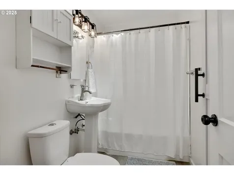 4429 SE Raymond Street Portland OR 97206