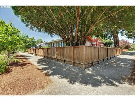 4429 SE Raymond Street Portland OR 97206