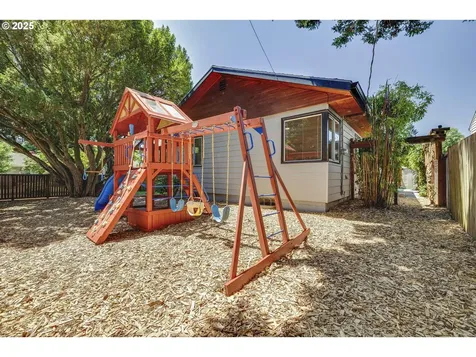 4429 SE Raymond Street Portland OR 97206