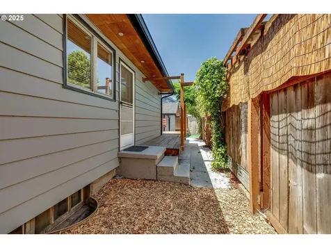 4429 SE Raymond Street Portland OR 97206