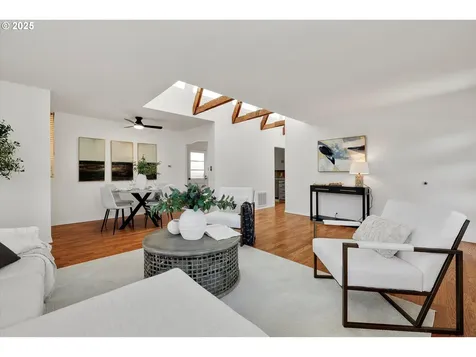 4429 SE Raymond Street Portland OR 97206