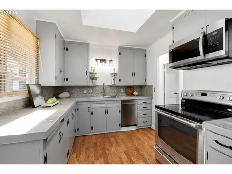 4429 SE Raymond Street Portland OR 97206