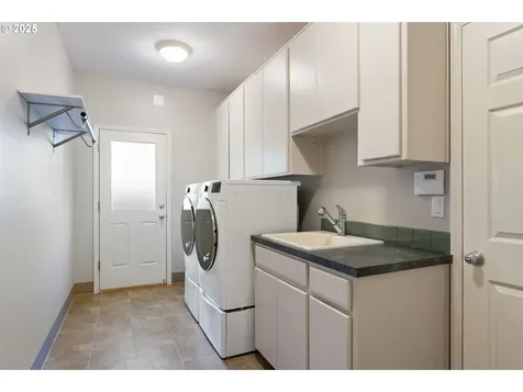17598 SW Albert Court Beaverton OR 97007