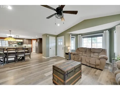 1057 S Pine Street Canby OR 97013