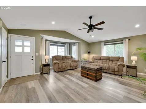 1057 S Pine Street Canby OR 97013