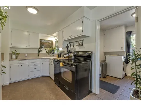 9415 N Geneva Avenue Portland OR 97203