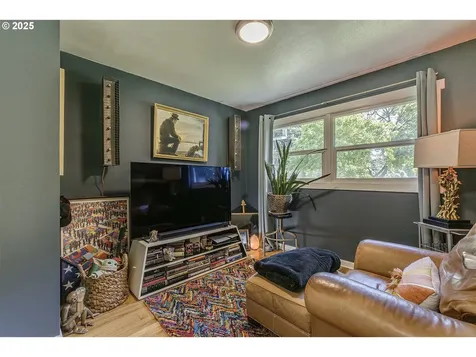 9415 N Geneva Avenue Portland OR 97203