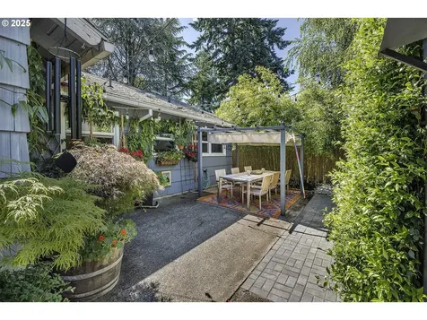 9415 N Geneva Avenue Portland OR 97203