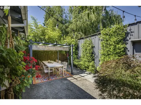 9415 N Geneva Avenue Portland OR 97203