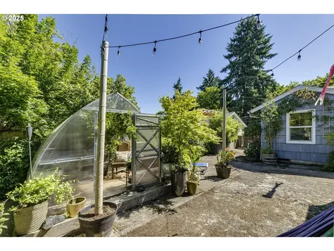 9415 N Geneva Avenue Portland OR 97203