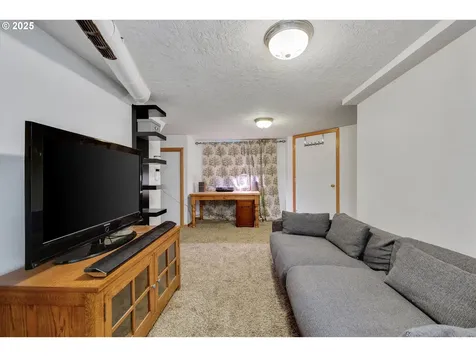 7840 SE Flavel Street Portland OR 97206