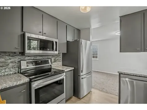 2257 Country Club Terrace Woodburn OR 97071