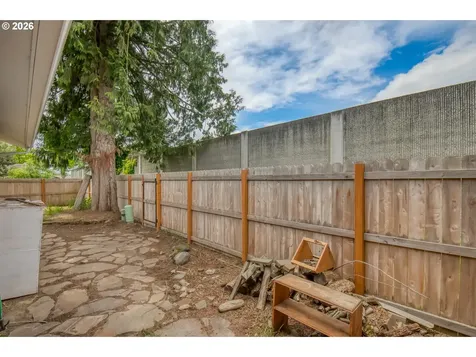 2257 Country Club Terrace Woodburn OR 97071