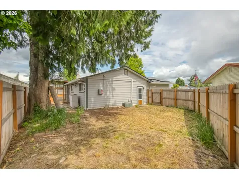 2257 Country Club Terrace Woodburn OR 97071