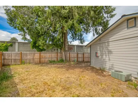 2257 Country Club Terrace Woodburn OR 97071
