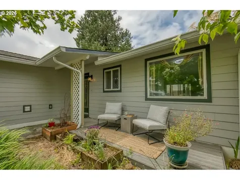 2257 Country Club Terrace Woodburn OR 97071