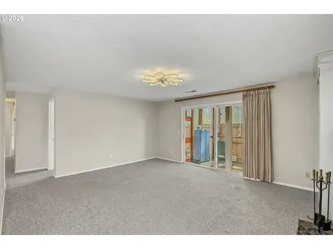 2257 Country Club Terrace Woodburn OR 97071