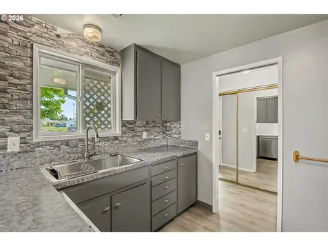 2257 Country Club Terrace Woodburn OR 97071