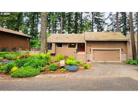 17265 Stanhelma Drive Gladstone OR 97027