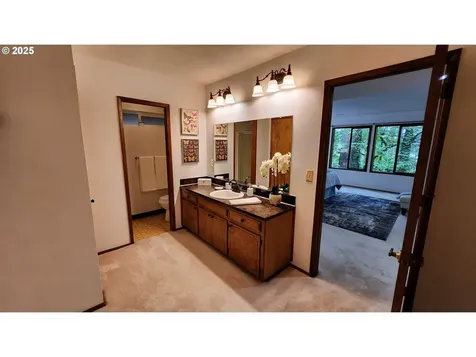 17265 Stanhelma Drive Gladstone OR 97027