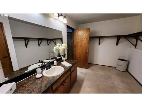 17265 Stanhelma Drive Gladstone OR 97027