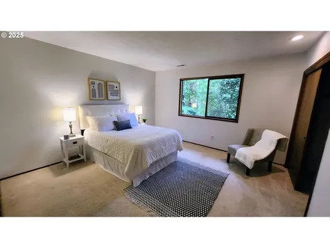 17265 Stanhelma Drive Gladstone OR 97027