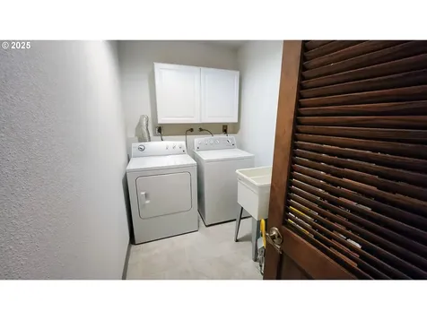17265 Stanhelma Drive Gladstone OR 97027