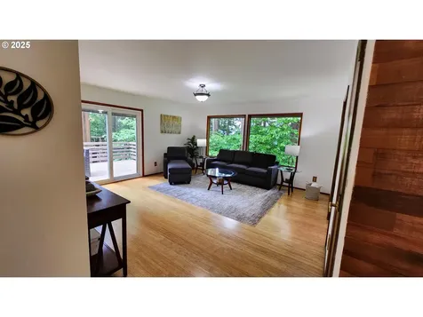 17265 Stanhelma Drive Gladstone OR 97027