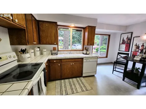 17265 Stanhelma Drive Gladstone OR 97027