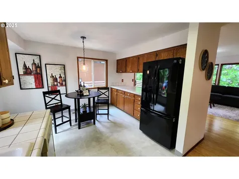 17265 Stanhelma Drive Gladstone OR 97027