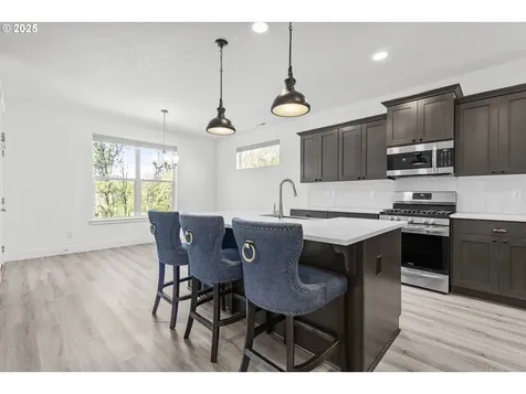 1565 S Quartz Drive Cornelius OR 97113