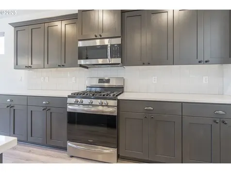 1565 S Quartz Drive Cornelius OR 97113