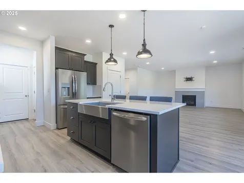 1565 S Quartz Drive Cornelius OR 97113