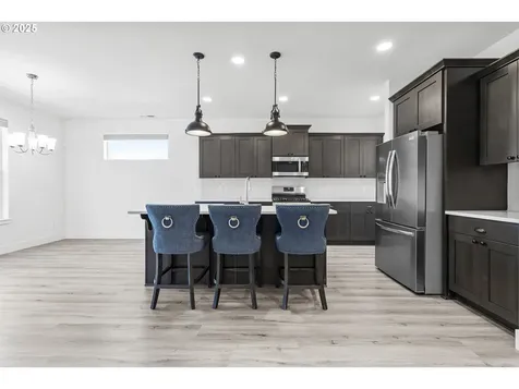 1565 S Quartz Drive Cornelius OR 97113