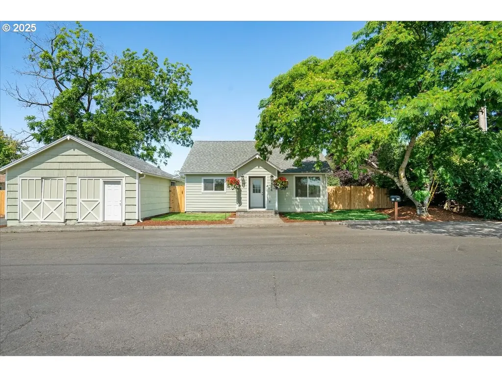 514 Hood Court Molalla OR 97038