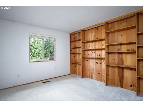 15801 NE Sacramento Street Portland OR 97230