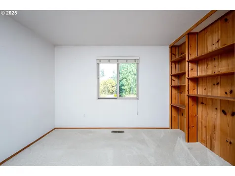 15801 NE Sacramento Street Portland OR 97230