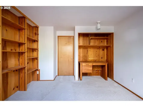 15801 NE Sacramento Street Portland OR 97230