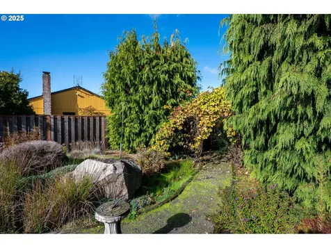 15801 NE Sacramento Street Portland OR 97230