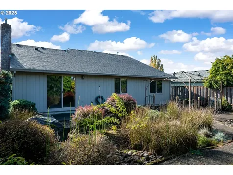 15801 NE Sacramento Street Portland OR 97230