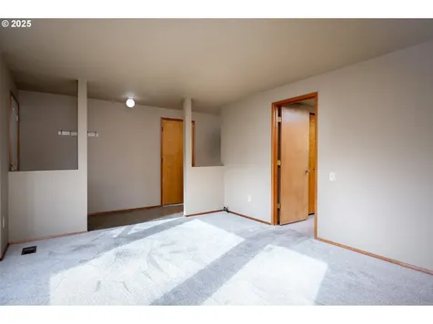 15801 NE Sacramento Street Portland OR 97230