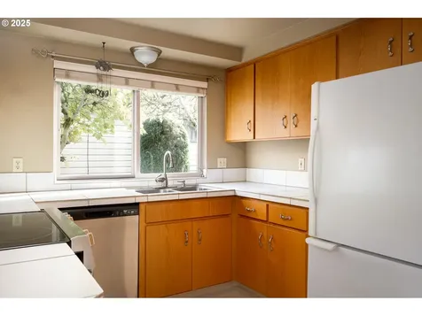 15801 NE Sacramento Street Portland OR 97230