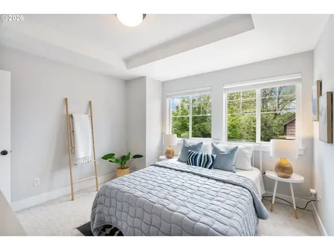 5546 SE Oak Street Portland OR 97215