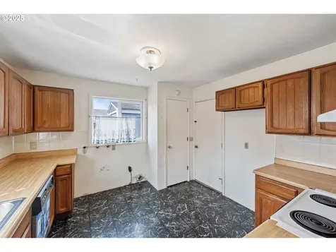 856 Pacific Avenue Coos Bay OR 97420