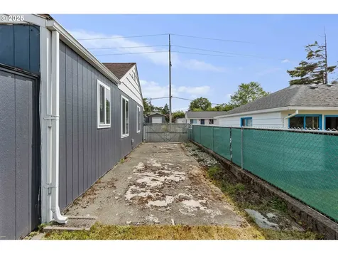 856 Pacific Avenue Coos Bay OR 97420