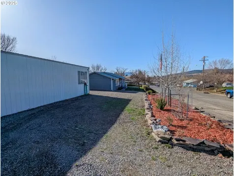809 N 8th Avenue Elgin OR 97827