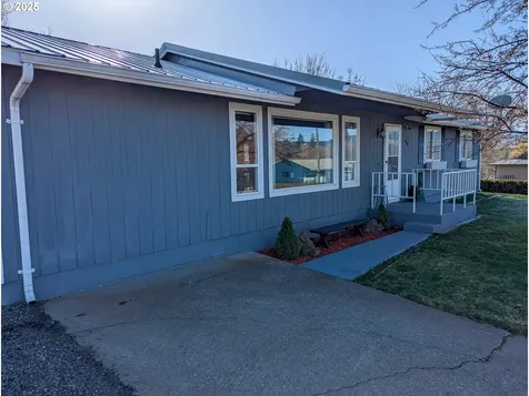 809 N 8th Avenue Elgin OR 97827